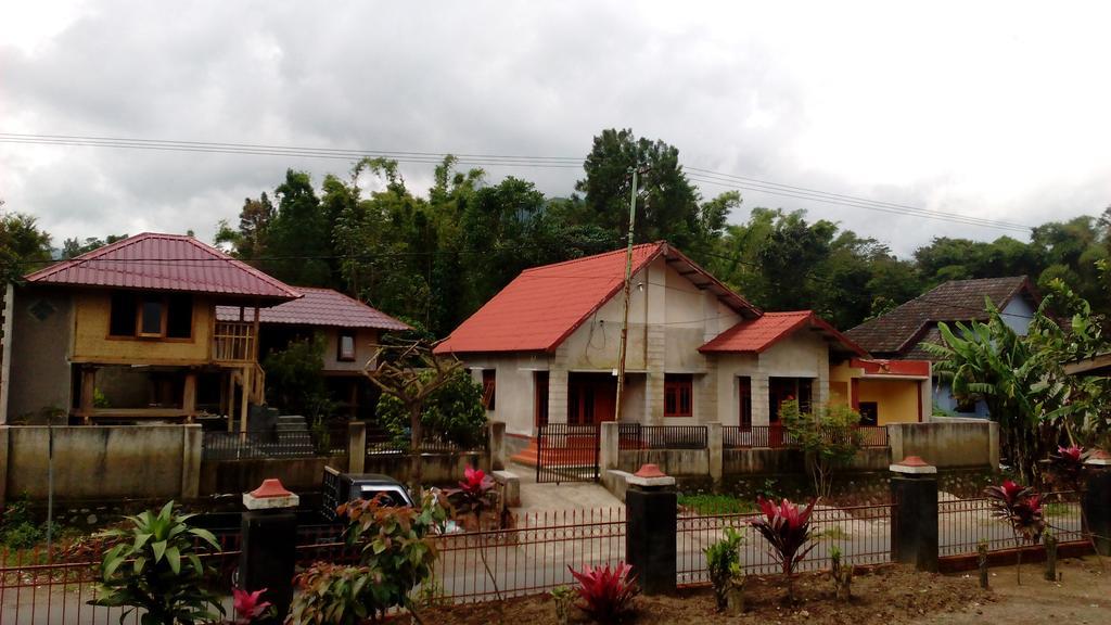 Radiya Guesthouse Sembalunlawang Exterior photo